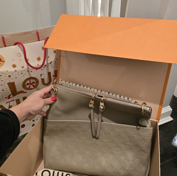 Louis Vuitton BRAND NEW Authentic Maida Beige Handbag - Picture 6 of 16